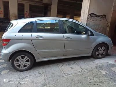 Usata Mercedes B200 Premium 140 CV (102 kW) 2010 Grigio Monovolume