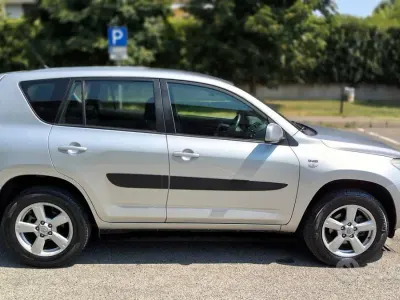 Usata Toyota RAV4 Luxury 136 CV (100 kW) 2006 Grigio SUV