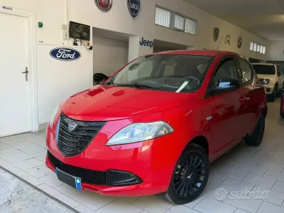 Usata Lancia Ypsilon S 95 CV (69 kW) 2015 Rosso Utilitaria