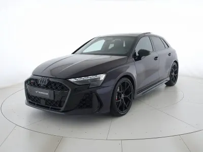 Nuova Audi RS3 Premium 400 CV (294 kW) 2026 Exclusive  viola veneziano Berlina