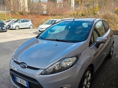 Usata Ford Fiesta Titanium 71 CV (52 kW) 2012 Argento Utilitaria