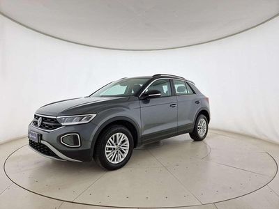 Usata VW T-Roc Life 116 CV (85 kW) 2025 Indium grey metallizzato nero SUV