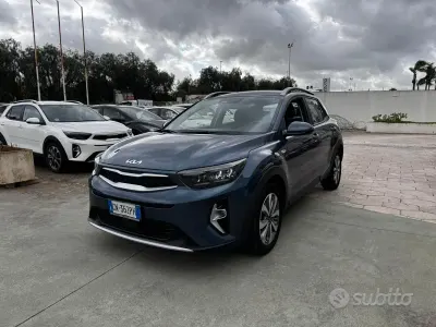 Käytetty Kia Stonic Urban 82 HP (60 kW) 2023 Sininen Katumaasturi
