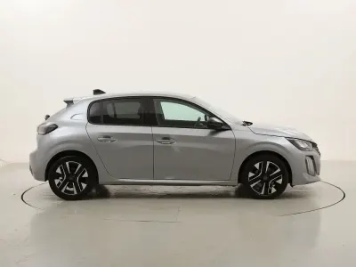 Usata Peugeot 208 Allure 101 CV (74 kW) 2025 Grigiogrigio Utilitaria