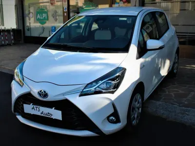 Usata Toyota Yaris Hybrid Business Edition 73 CV (53 kW) 2020 Bianco Berlina