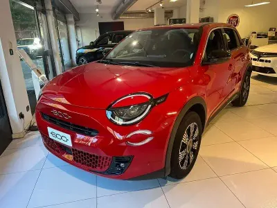 Nuova Fiat 600 Pop 110 CV (80 kW) 2026 Rosso SUV