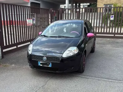 Usata Fiat Grande Punto Active 65 CV (47 kW) 2007 Nero Utilitaria