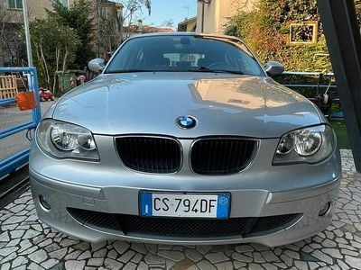 Usata BMW 118 122 CV (89 kW) 2005 Grigio Utilitaria
