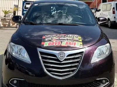Usata Lancia Ypsilon 69 CV (50 kW) 2012 Viola Utilitaria
