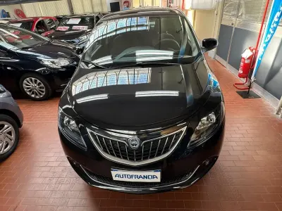 Usata Lancia Ypsilon Gold 69 CV (50 kW) 2023 Nero Utilitaria