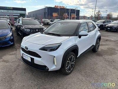 Begagnad Toyota Yaris Hybrid Lounge 116 HK (85 kW) 2022 Vit Pickup