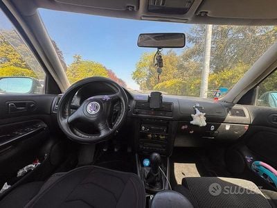 Usata VW Golf IV 130 CV (95 kW) 2000 Verde Berlina