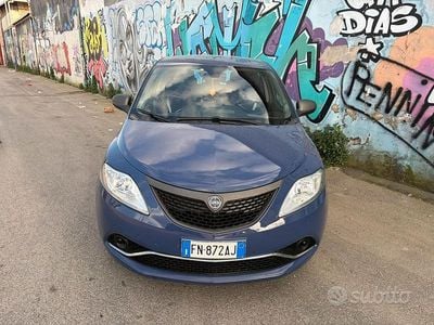 Usado Lancia Ypsilon 69 HP (50 kW) 2018 Azul Citadino