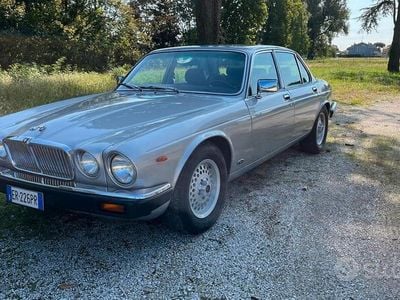 Usata Jaguar XJ Sovereign 300 CV (220 kW) 1988 Grigio Berlina
