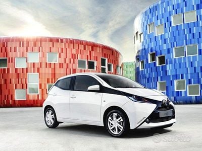 Begagnad Toyota Aygo X-play 69 HK (50 kW) 2015 Svart Halvkombi