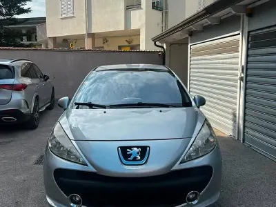 Usata Peugeot 207 90 CV (66 kW) 2008 Grigio Berlina