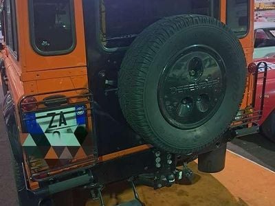 Usado Land Rover Defender S 122 CV (89 kW) 2003 Naranja Familiar