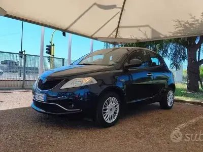 Usata Lancia Ypsilon Silver 69 CV (50 kW) 2017 Bluazzurro Utilitaria