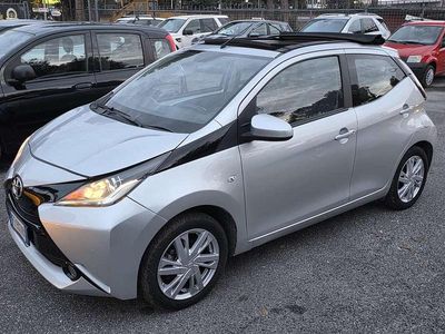 Usata Toyota Aygo 69 CV (50 kW) 2016 Argento Utilitaria
