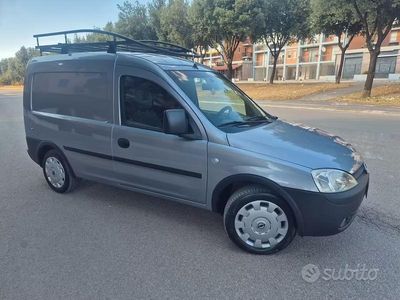 Usata Opel Combo 94 CV (69 kW) 2010 Grigio Monovolume