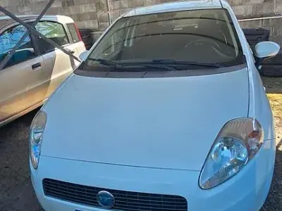 Usata Fiat Grande Punto Active 75 CV (55 kW) 2007 Bianco Utilitaria