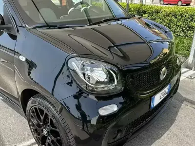 Usata Smart ForFour 71 CV (52 kW) 2015 Nero Utilitaria