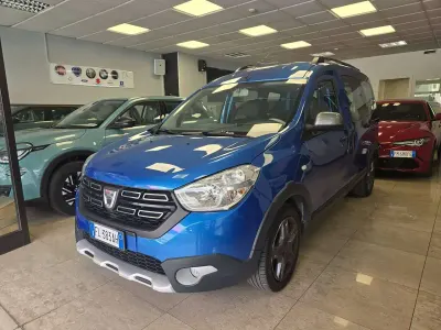 Usata Dacia Dokker Stepway 90 CV (66 kW) 2017 Blu/azzurro Monovolume