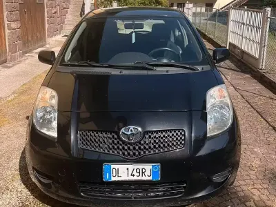 Usata Toyota Yaris 69 CV (50 kW) 2007 Nero Utilitaria