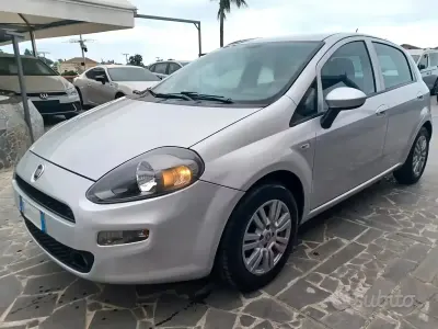 Begagnad Fiat Punto Lounge 95 HK (69 kW) 2016 Grå Halvkombi