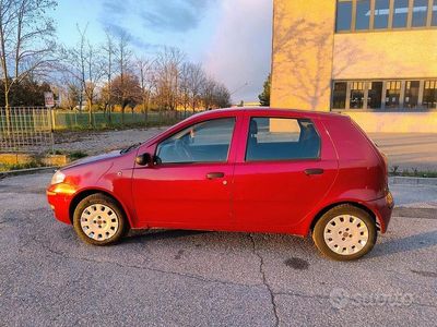 Usata Fiat Punto 77 CV (56 kW) 2009 Rosso Utilitaria