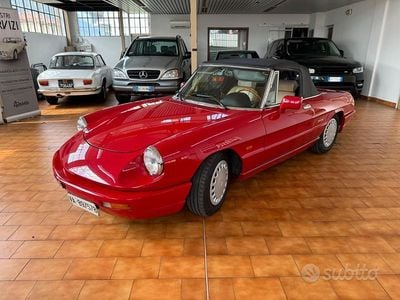 Usata Alfa Romeo Spider 106 CV (77 kW) 1990 Rosso Cabrio
