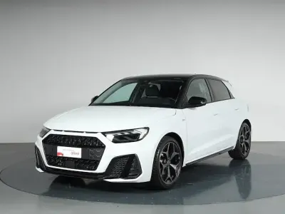 Usata Audi A1 Sportback Ambiente 116 CV (85 kW) 2025 Bianco ghiacciaio metallizzato nero mito Utilitaria