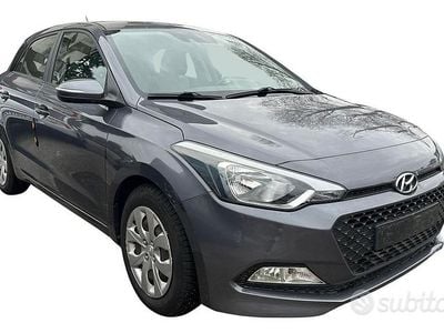 Usata Hyundai i20 GO! 75 CV (55 kW) 2016 Grigio Berlina