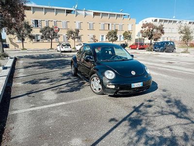 Usata VW New Beetle 101 CV (74 kW) 2001 Nero Utilitaria