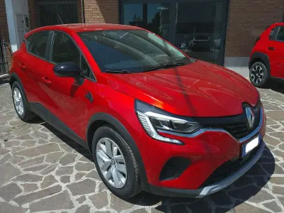 Usata Renault Captur Zen 101 CV (74 kW) 2021 Rosso SUV