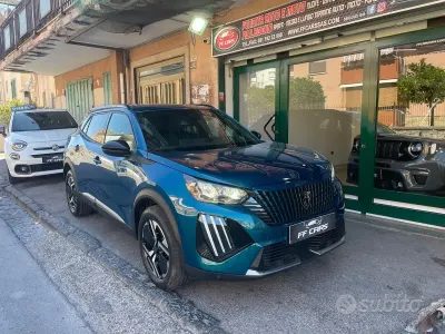 Usata Peugeot 2008 Allure 131 CV (96 kW) 2025 Verde SUV