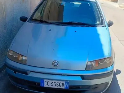 Usata Fiat Punto 60 CV (44 kW) 2002 Bluazzurro Utilitaria