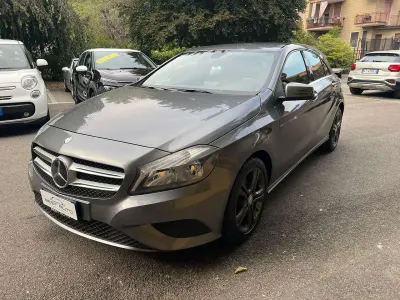 Usata Mercedes A180 122 CV (89 kW) 2013 Grigio Utilitaria