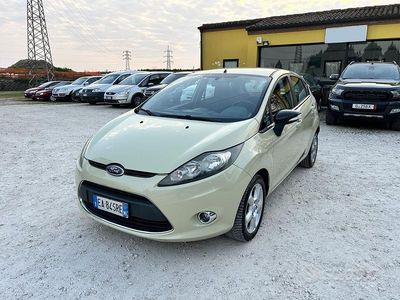 Usata Ford Fiesta 92 CV (67 kW) 2010 Nero Utilitaria