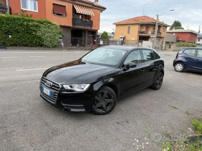 Usado Audi A3 105 CV (77 kW) 2014 Negro Berlina
