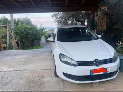 Usata VW Golf VI 105 CV (77 kW) 2010 Bianco Utilitaria