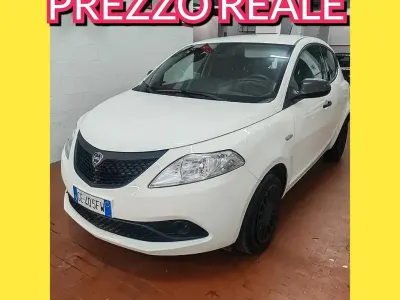Usata Lancia Ypsilon Silver 69 CV (50 kW) 2021 Bianco Utilitaria