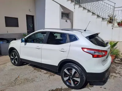 Usata Nissan Qashqai N-Connecta 131 CV (96 kW) 2016 Bianco SUV