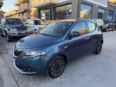 Occasion Lancia Ypsilon Gold 69 ch (50 kW) 2022 Bleue Citadine