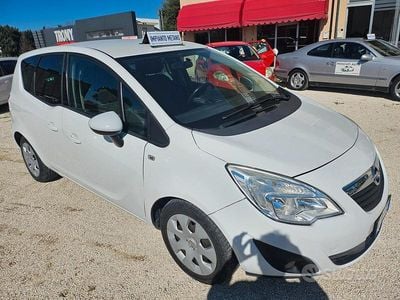 Usata Opel Meriva 101 CV (74 kW) 2013 Bianco Monovolume