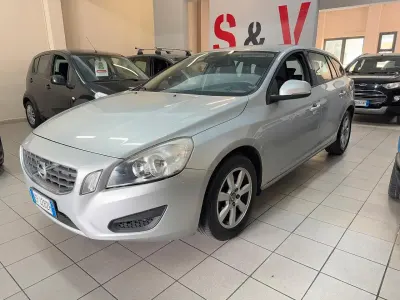 Occasion Volvo V60 Summum 115 ch (84 kW) 2013 Argent Break