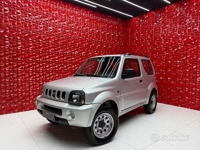 Usata Suzuki Jimny 82 CV (60 kW) 2004 Grigio SUV