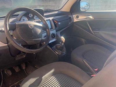 Usata Lancia Ypsilon 60 CV (44 kW) 2010 Bianco Utilitaria