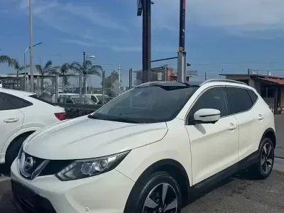 Usata Nissan Qashqai Black Edition 131 CV (96 kW) 2016 Bianco SUV