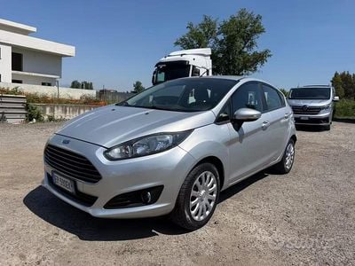 Begagnad Ford Fiesta 75 HK (55 kW) 2013 Grå Sedan